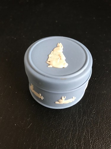 Wedgwood blue jasperware - , peter