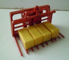 Britains Farm 1:32 Greys SGH 10 Push Off Buck Rake with bales No 9543