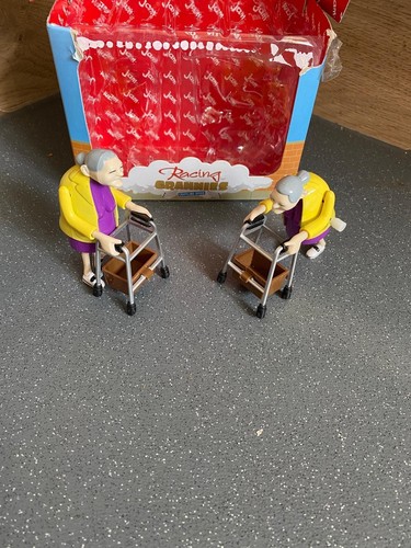 Racing grannies figures - racing, 2