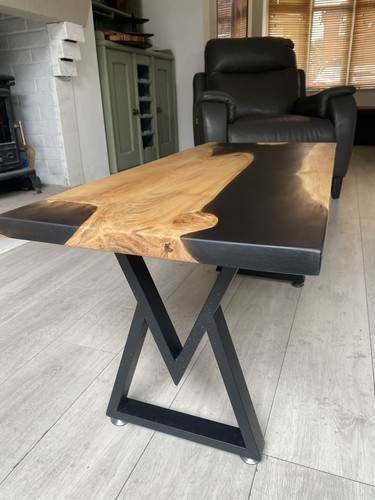 Live edge walnut black - live,