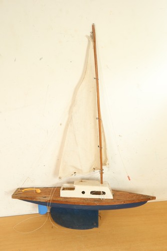 Vintage pond yacht early model - vintage,