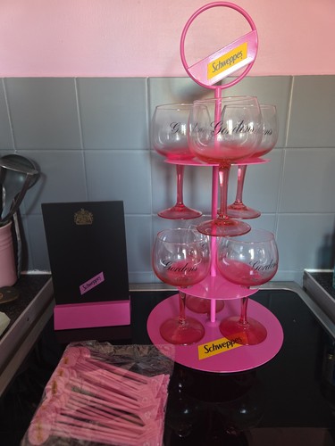 Pink schweppes gin tree - pink,