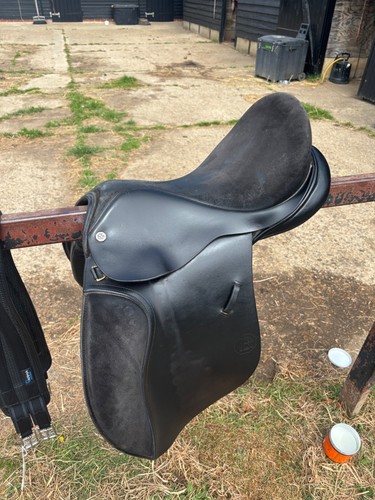 17inch meduim wide barnsby - meduim,