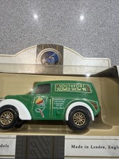 Lledo Morris Z Van Southport
