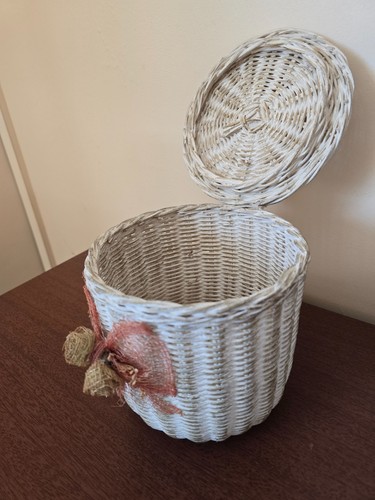White wicker lidded