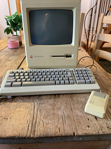 Apple macintosh plus - macintosh,