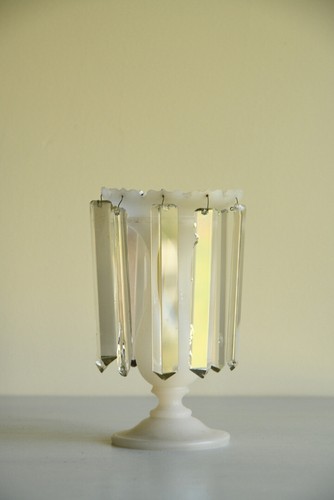 Single white glass lustre - single,