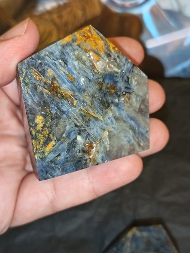 Medium blue kyanite - blue,