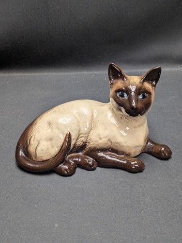 Beswick siamese cat - cat, fireside