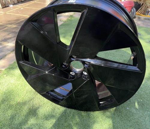 Volvo xc40 2024 inch alloy - volvo,