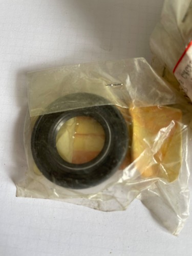 Suzuki oil seal lh - suzuki, seal,
