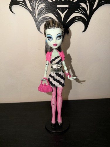 Monster high doll - monster,