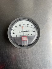 Dwyer Magnehelic 2000 Differential Pressure Gauge