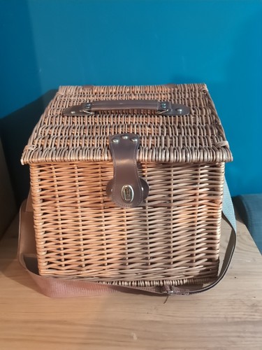 Picnic hamper basket - picnic, with