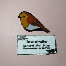 Robin Bird Pin Enamel  UK