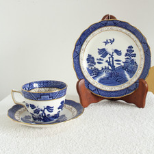 Royal Doulton Real Old Willow trio cup saucer tea plate blue white gold edge