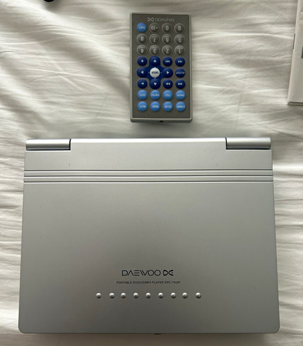 Daewoo dpc 7400p portable dvd - daewoo, dpc-7400p