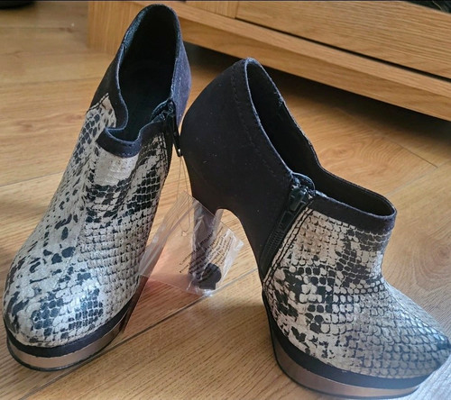 Black grey snake print - black/grey,