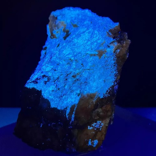 Nice specimen of scheelite - kb:,