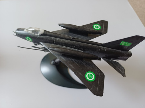 Kit built model aircraft 100 - aircraft, 1:100