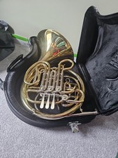 French Horn Holton H378 Double French Horn with Hard Case and Mouthpiece