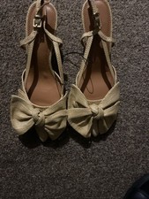 River island ladies shoes  heels beige with bow square stiletto woman's size 4