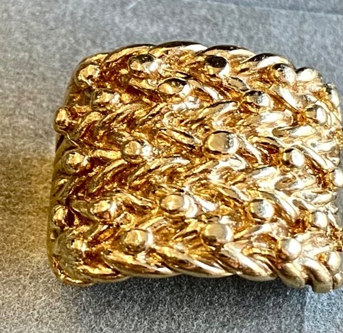 Large 9ct gold row - "large,