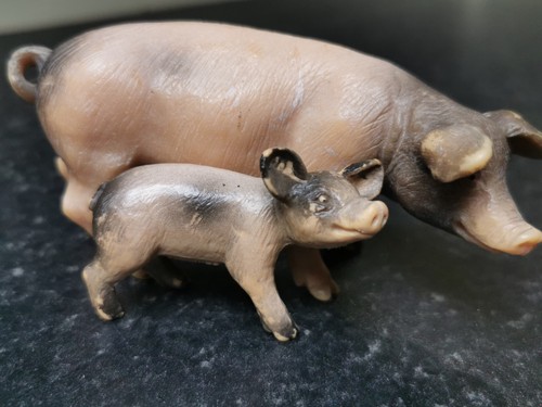 Bullyland pigs retired 2006 - bullyland,
