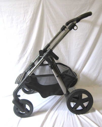 Silver cross pioneer - cross, chassis