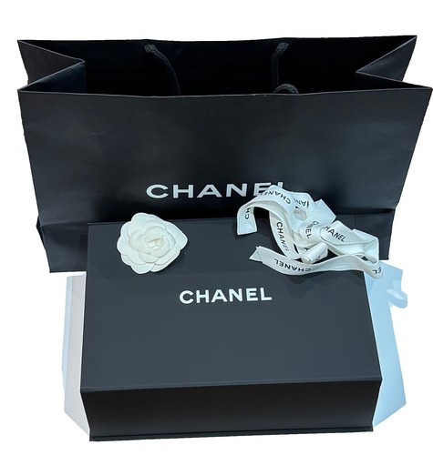 Chanel box with magnetic - with,