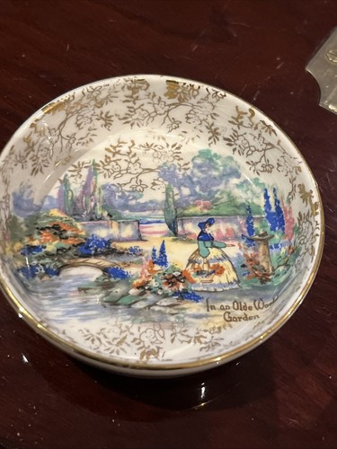 Pretty vintage trinket - pretty,
