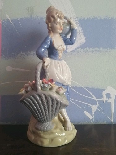 Porcelain figurine of a - figurine,
