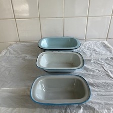 Vintage enamel pie serving - vintage,