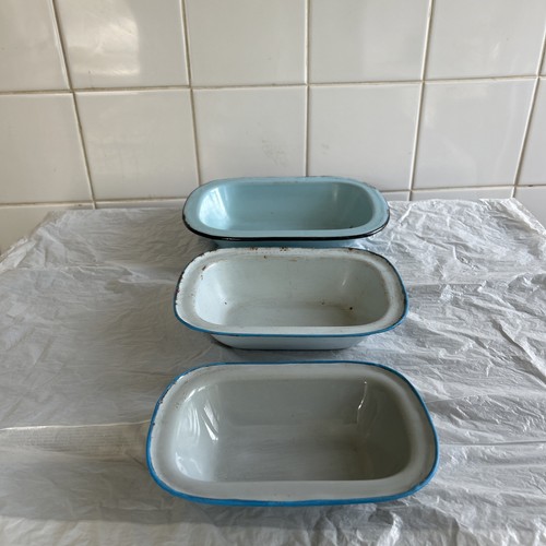 Vintage enamel pie - enamel, serving