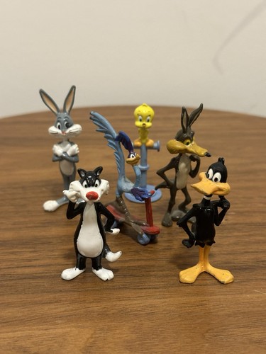 Looney tunes metal figures - looney,