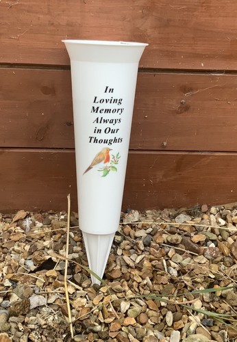 Robin spike memorial grave - spike,