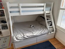Triple bunk bed with