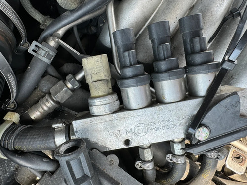 Injector fuel gas - injector,