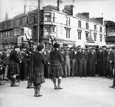 Workers working Cunarder play