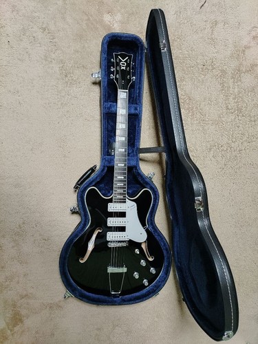 Vox electric guitar - with, hard