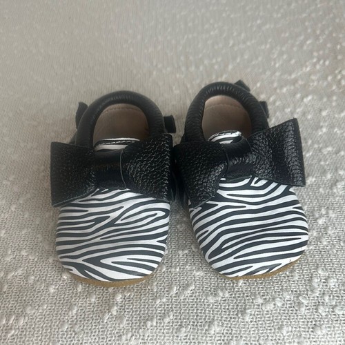 Monkey feet blaxk - monkey, zebra
