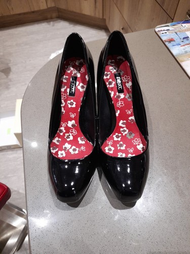 Next women black patient - black,