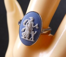 Vintage 1976 Wedgwood Cameo