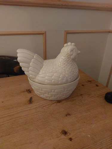 Ceramic white chicken - , egg