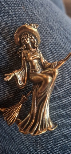 Brass vintage look witch - brass,