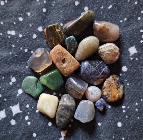 Tumbled crystals x18 - tumbled,