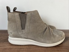 CLARKS UNSTRUCTURED GREY ZIP