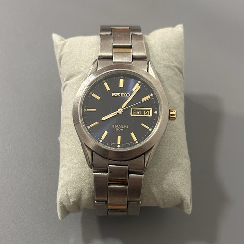 Seiko titanium quartz day date - titanium, day/date