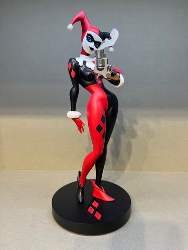 Harley quinn with pistol - harley,