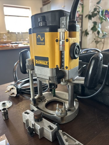 Dewalt dw625e router 240v with - router,